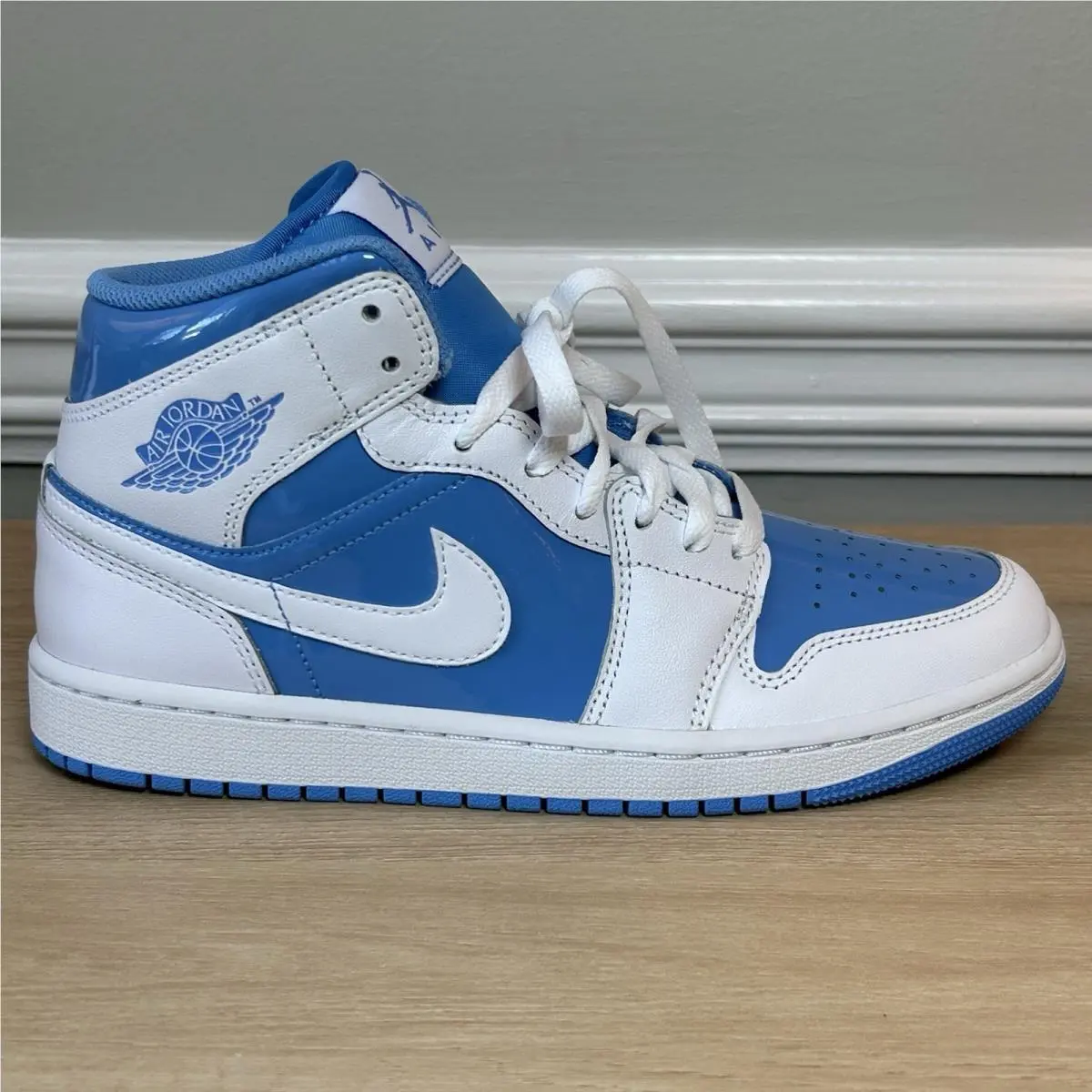 Nike Air Jordan 1 Mid SE White Legend Blue FZ2142-114 Mens Size 7 - Blue
