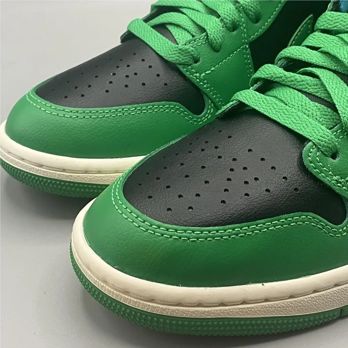 Nike shoes - Nike Air Jordan 1 - Air - BQ6472-033 - Black/Aquatone/Sail/Lucky Green 4