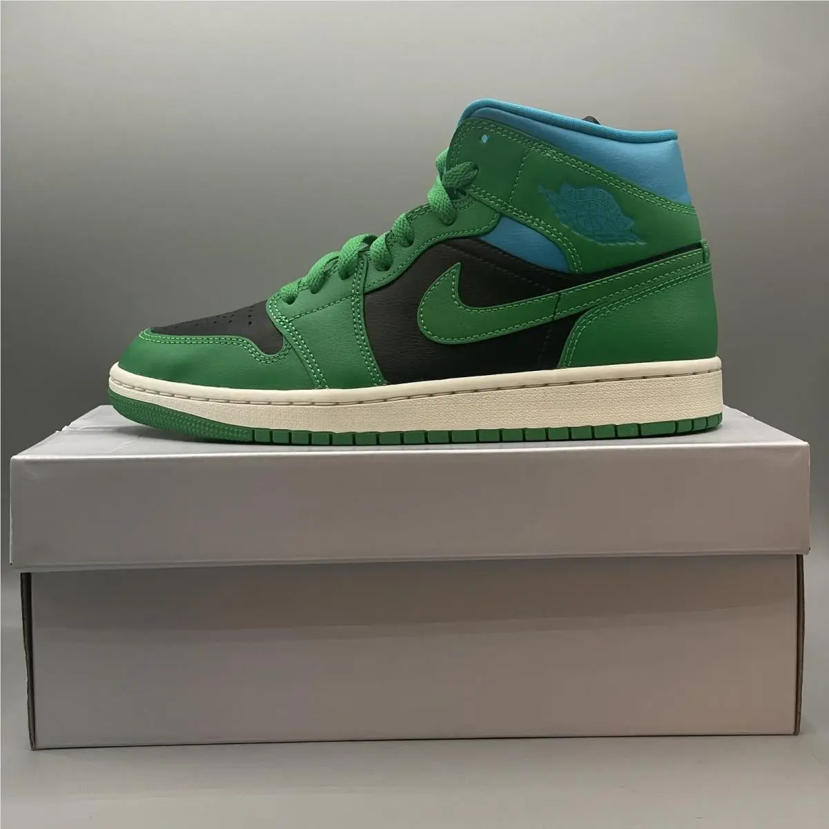 Nike Air Jordan 1 Mid Women Size 7.5 Black/aquatone/lucky Green Sneakers