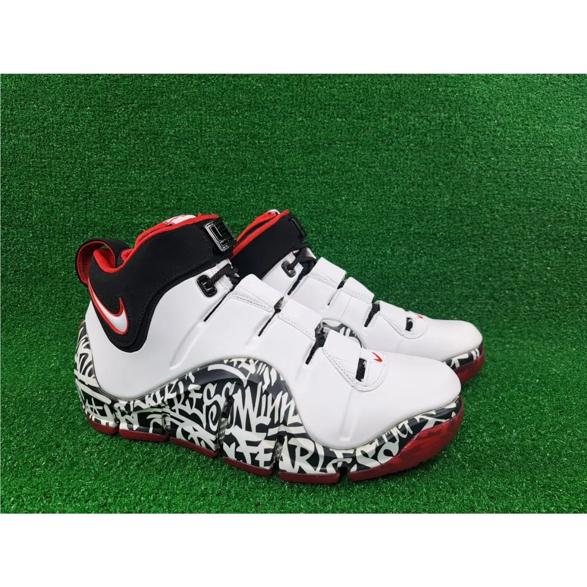 Nike Zoom Lebron IV 4 2023 Graffiti White Sneakers DJ4888-100 Men’s Size 9.5