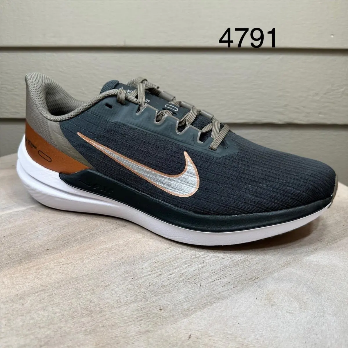 Nike Air Winflo 9 Womens 11 Grey Metallic Copper Running Shoes DD8686-005