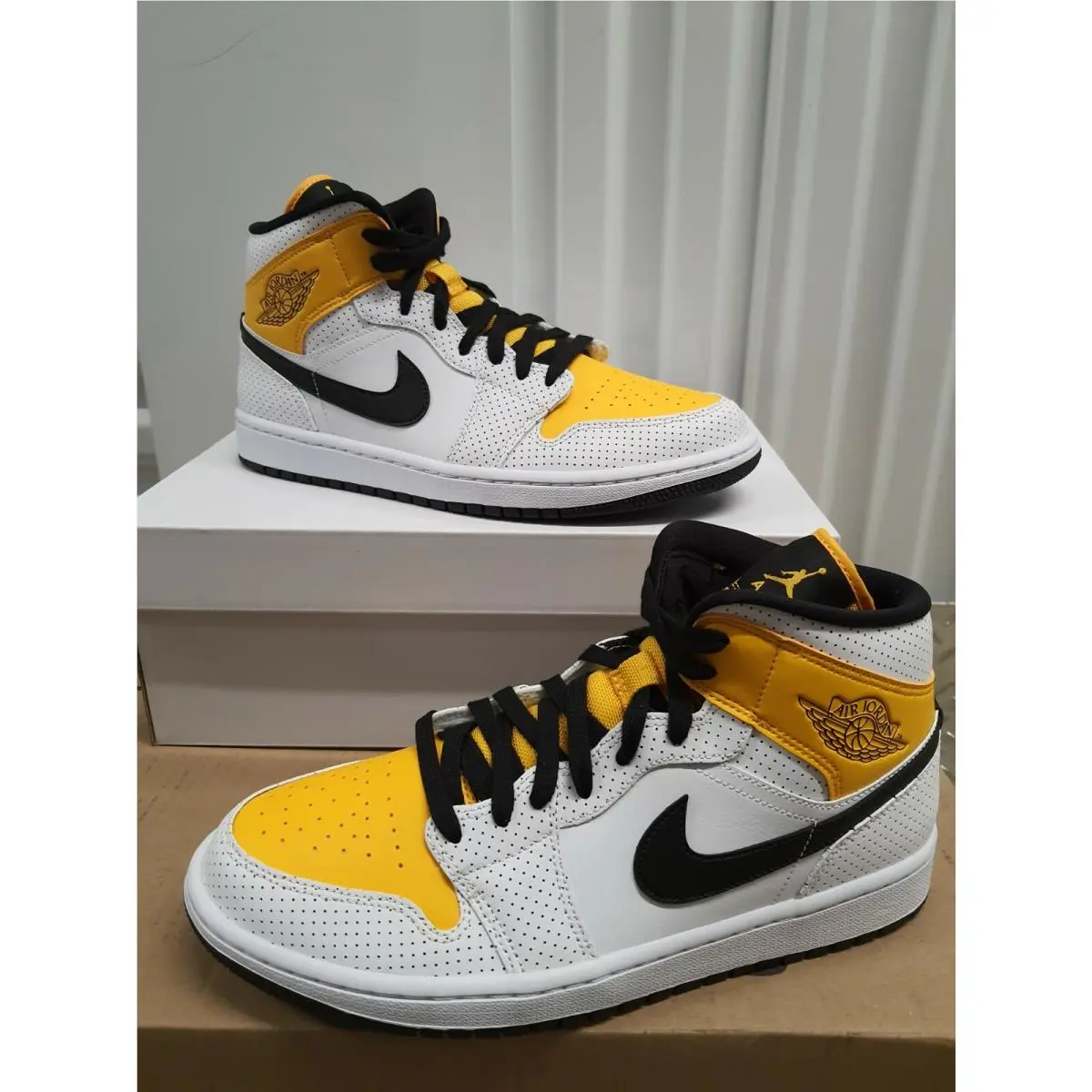 Nike shoes - Air Jordan 1 - Air - BQ6472-107 - White 0