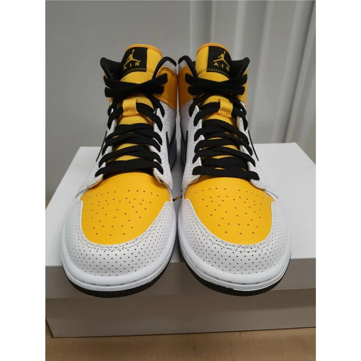 Nike shoes - Air Jordan 1 - Air - BQ6472-107 - White 1