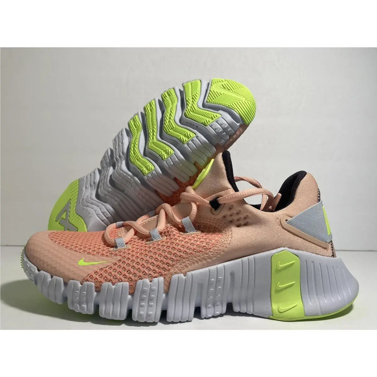 Nike Free Metcon 4 Women’s Sneakers in Peach Athletic CZ0596-800 Size 5 US