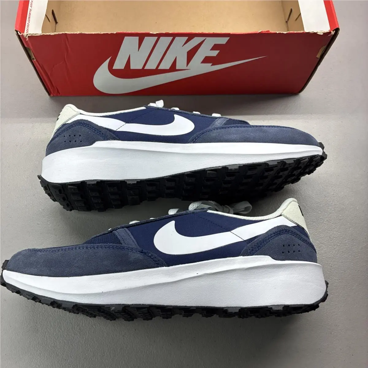 Nike Waffle Navy Midnight Navy Running Sneakers FJ4195-400 Mens M 10 W 11.5