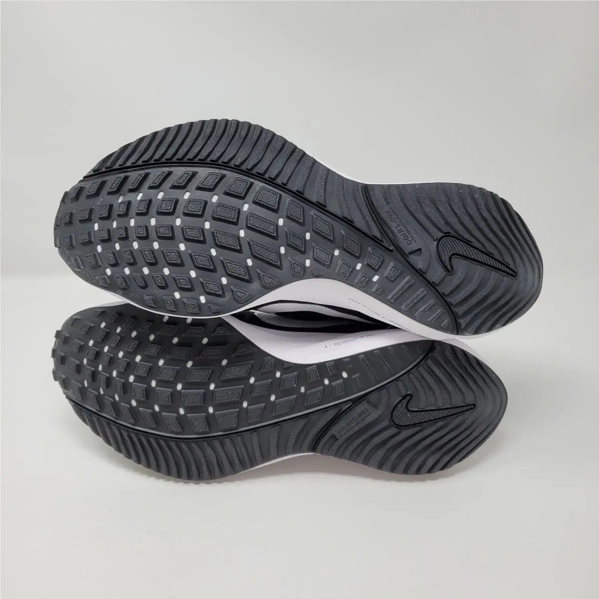 Nike shoes - Nike Air Zoom Vomero 16 - DA7245-001 - Black 6