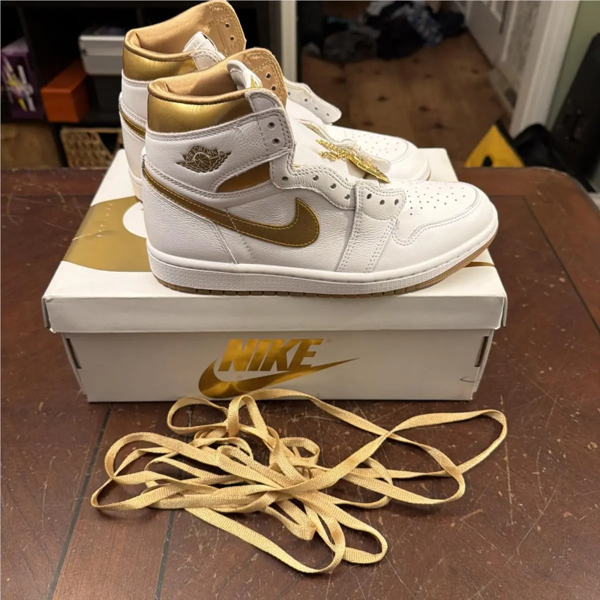 Nike Air Jordan 1 Hi OG White Metallic Gold FD2596-107 Women`s Size 7 Q22