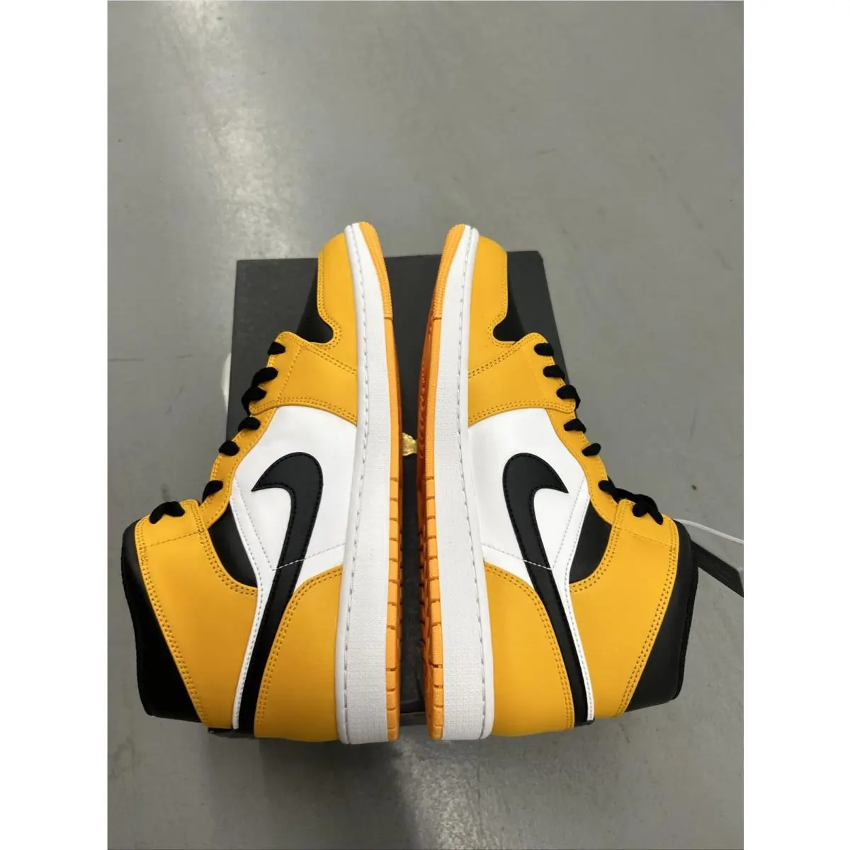 Nike shoes - Air Jordan 1 - Air - 554724-701 - Multicolor, Manufacturer: Taxi/White-Black 3