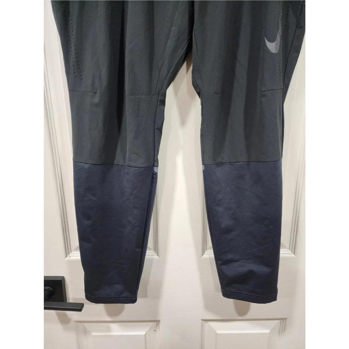 Nike clothing - Nike Swift Gridiron - Swift Gridiron - 928583-010 - Black 3