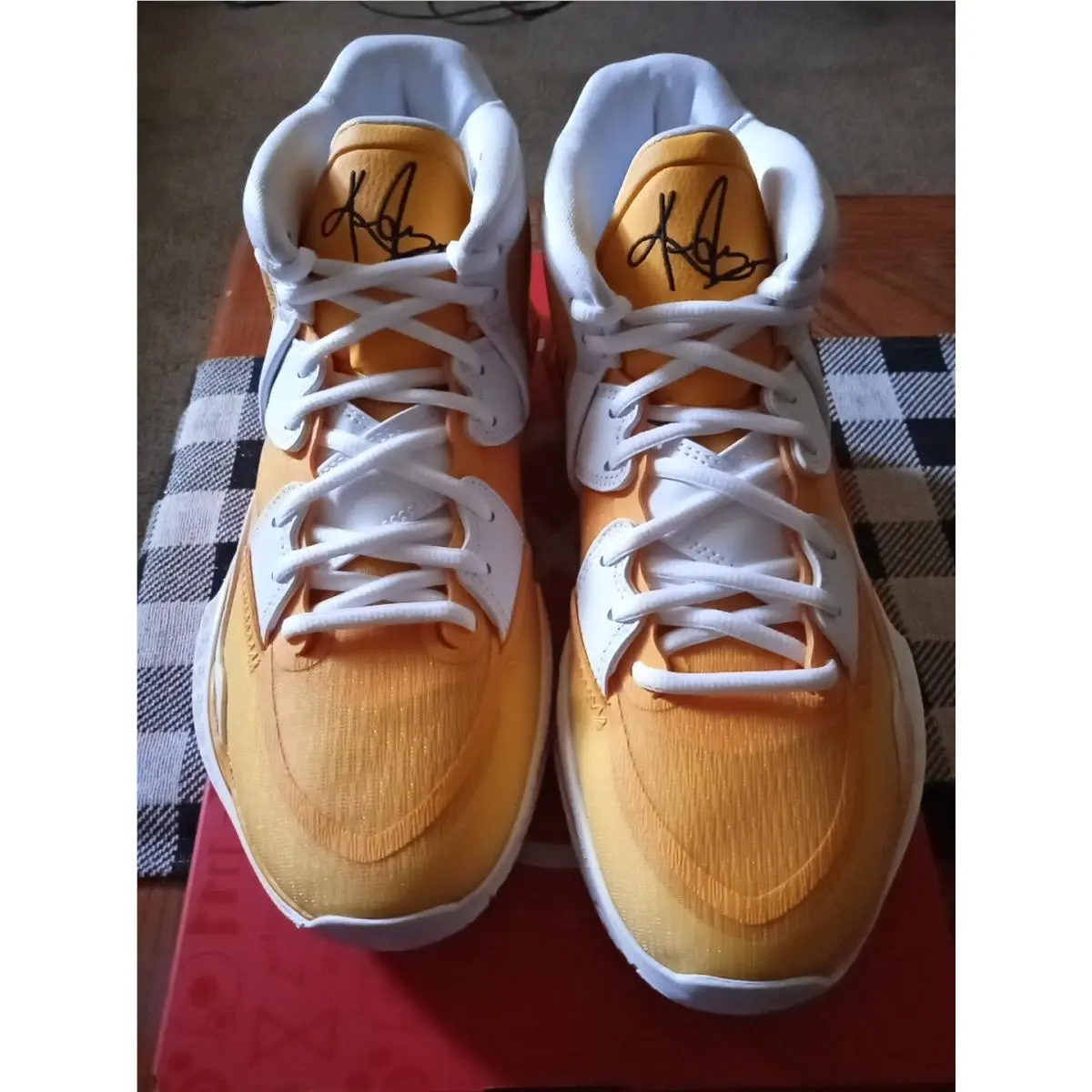 Kyrie Infinity TB w/ Box Men`s US 10 Style DX6653 701 Univ Gold/white by Nike