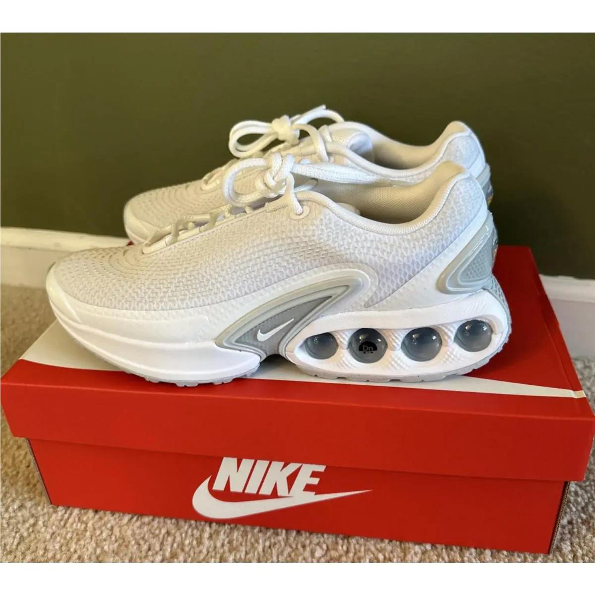 Air Max DN White Metallic Silver Size 8 Running Shoes by Nike