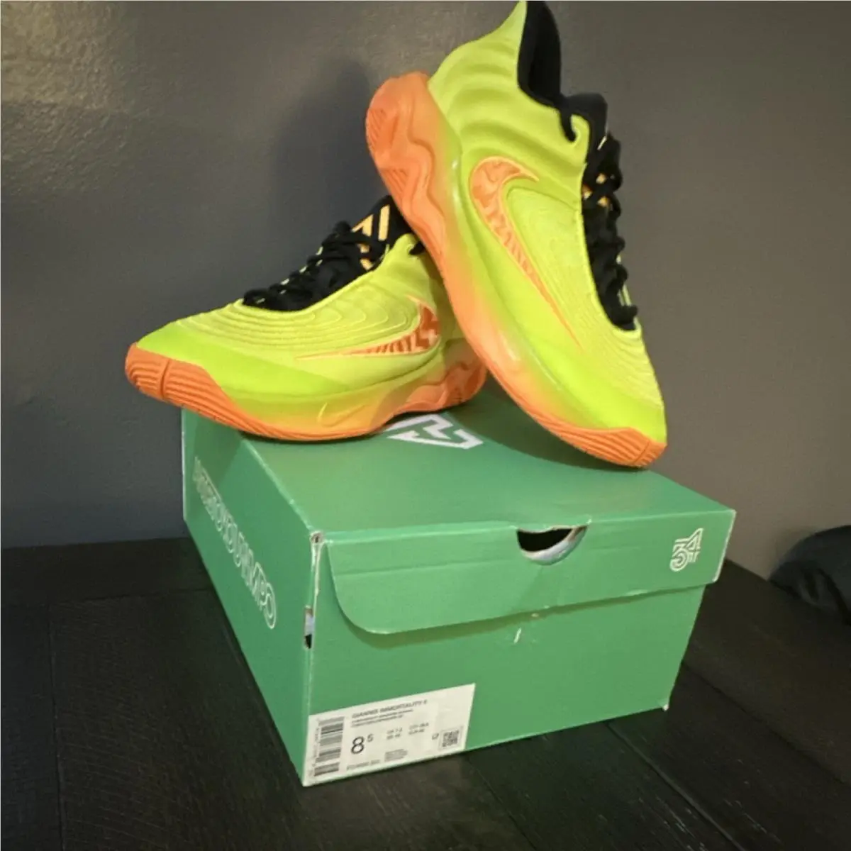 Nike Giannis Immortality 4 Cyber Bright Mandarin Men’s 8.5/ 10Women