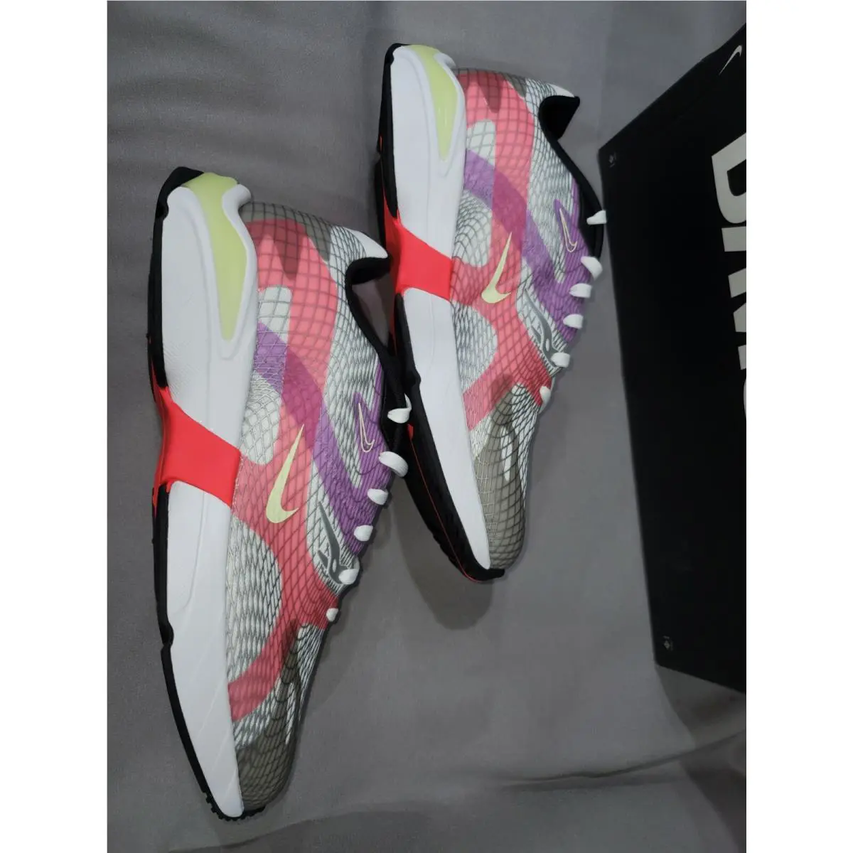 Nike shoes - Multicolor (UPC: 193658482158) 3