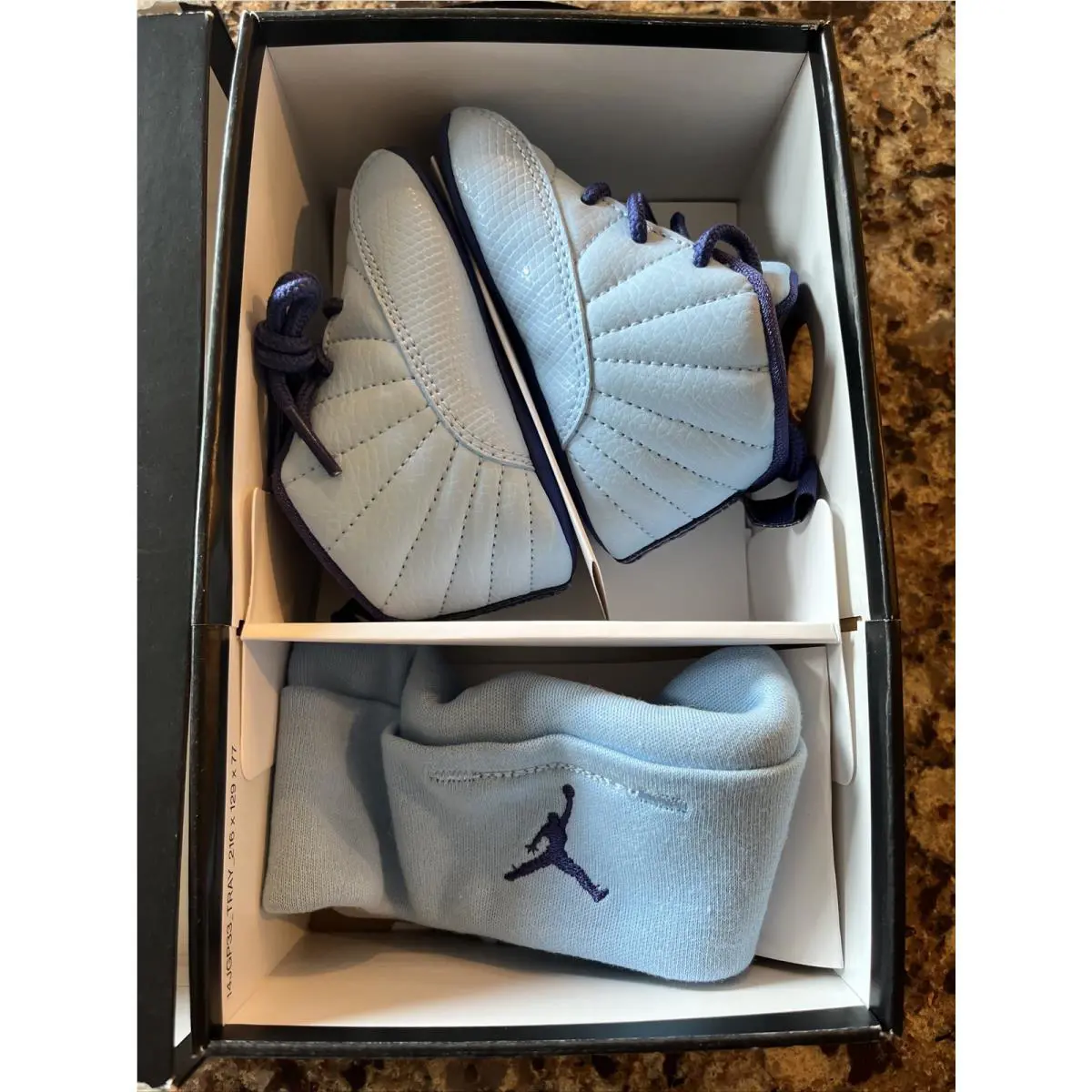 Nike shoes - Air Jordan 12 - Air - Blue 4