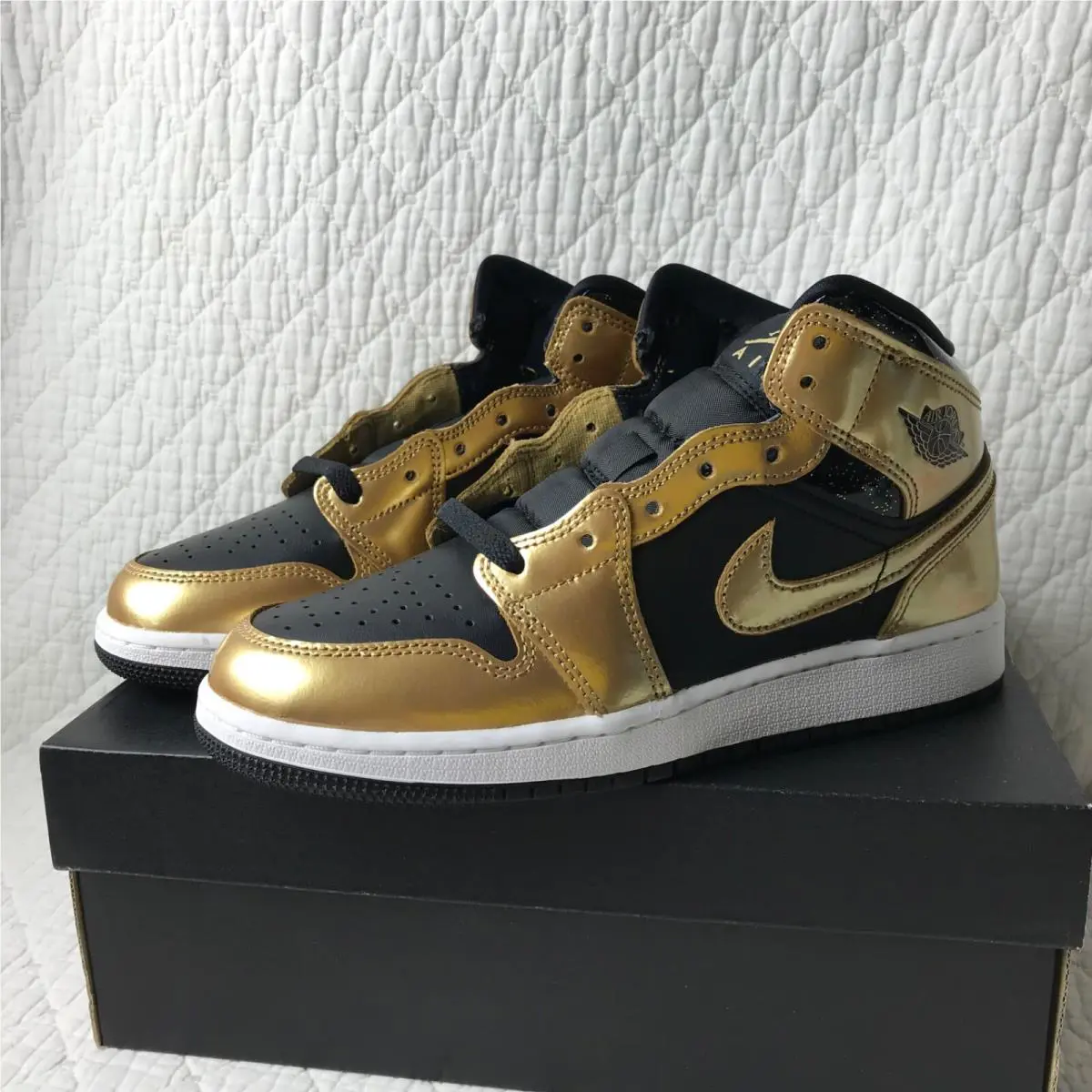 Nike shoes - Air Jordan 1 MID SE (GS) - DR6967-071 - Black/Metallic Gold white 5