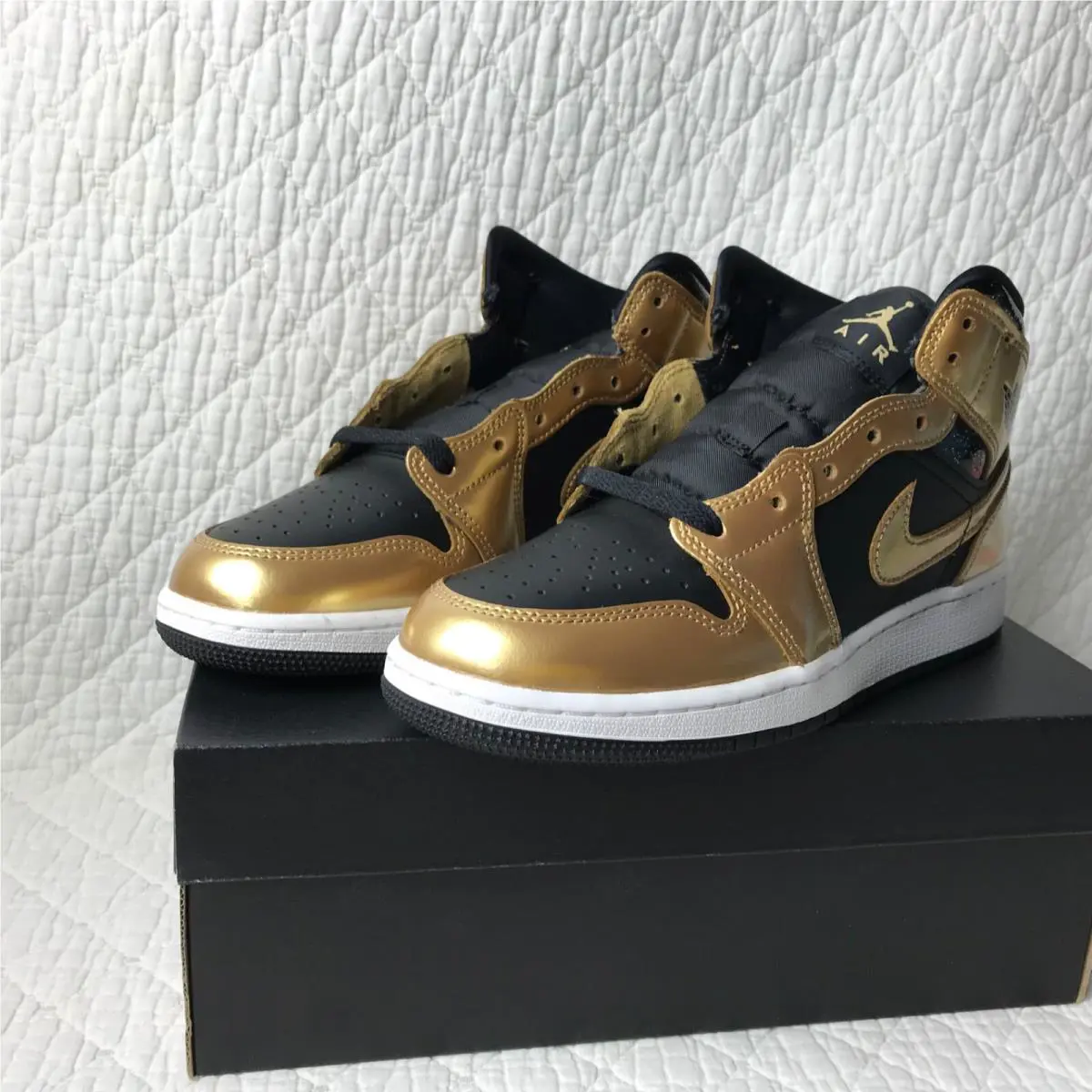 Nike shoes - Air Jordan 1 MID SE (GS) - DR6967-071 - Black/Metallic Gold white 6