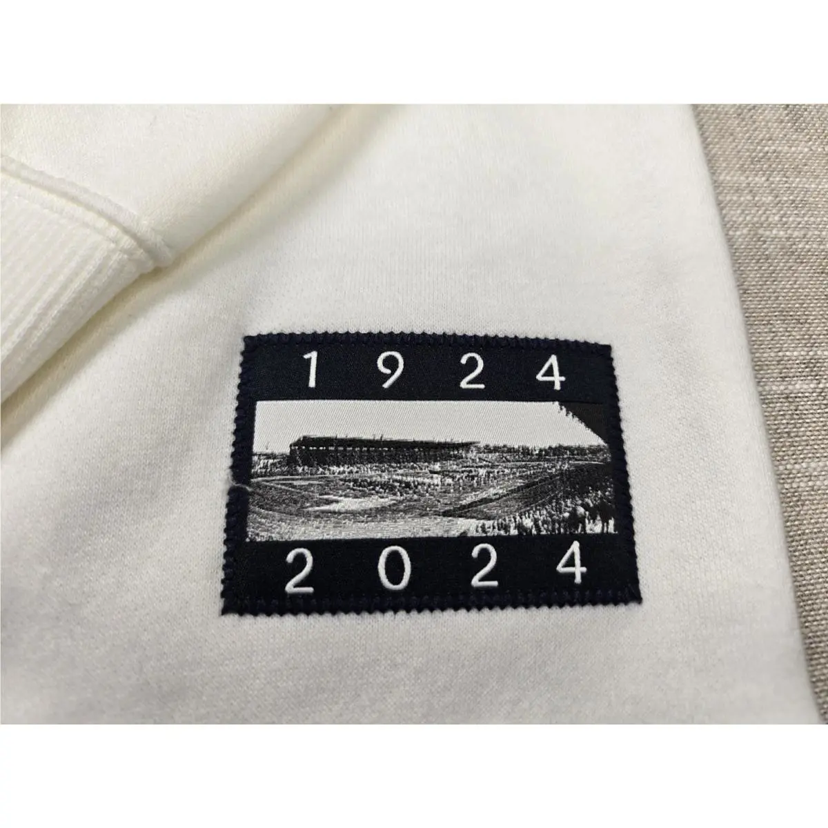 Nike clothing - FN0982-133 - FN0982-133 - White Blue Red 4