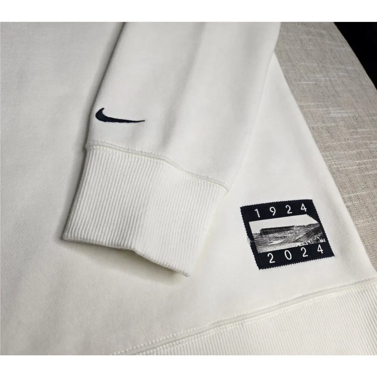 Nike clothing - FN0982-133 - FN0982-133 - White Blue Red 3
