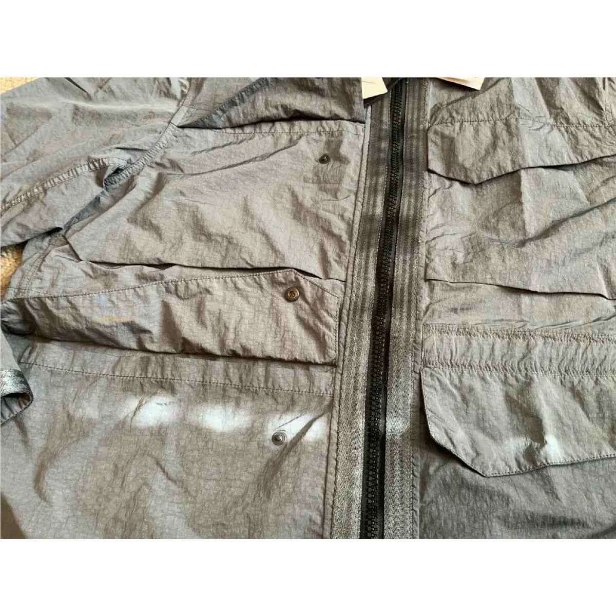 Nike clothing - Grey/Black (UPC: 0193146270014) 4