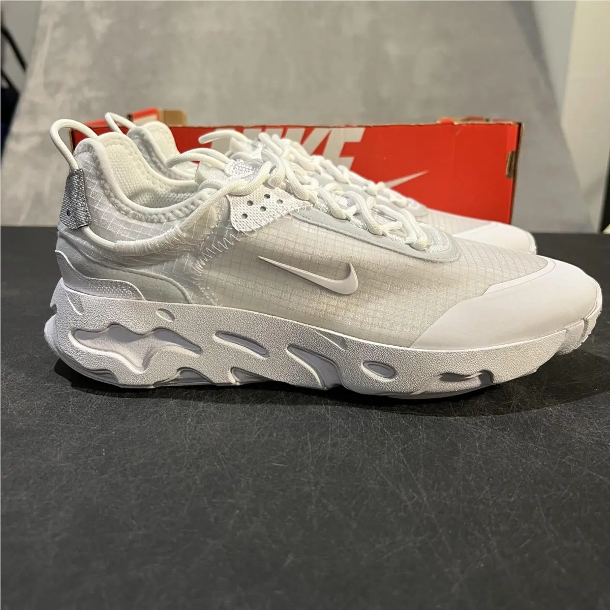 Nike React Live Shoes Mens Size 8 White Low Top Athletic Sneakers CV1772-101 - White
