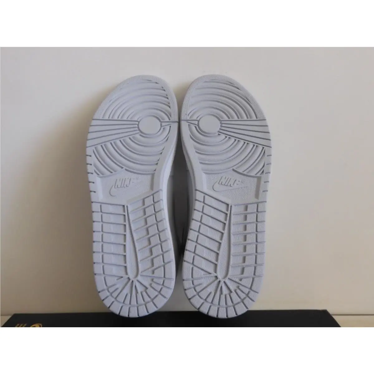 Nike shoes - Air Jordan 1 Mid - Air Mid - 554724-032 - Gray (UPC: 886550825887) 5