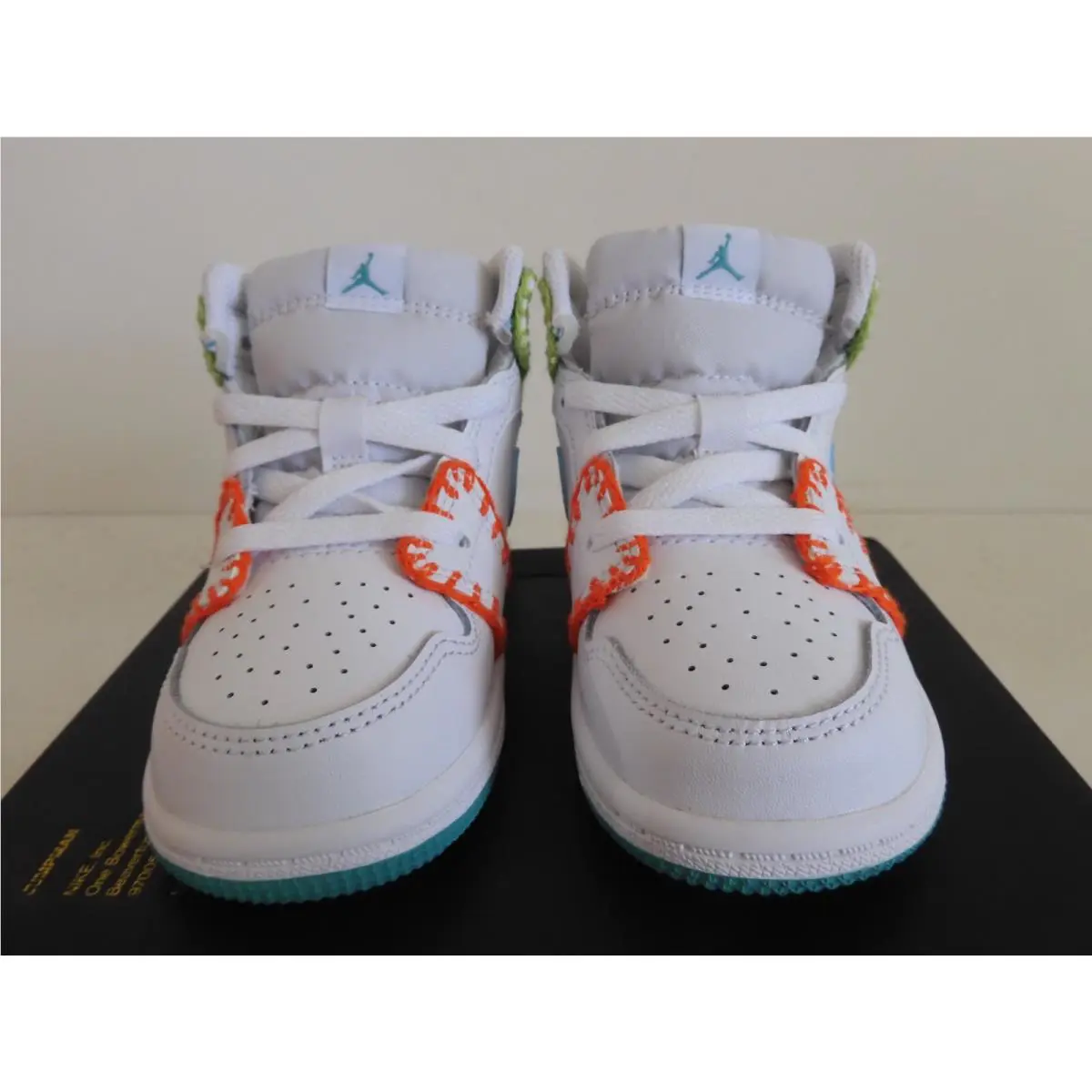 Nike shoes - Jordan 1 - White (UPC: 195869197272) 1