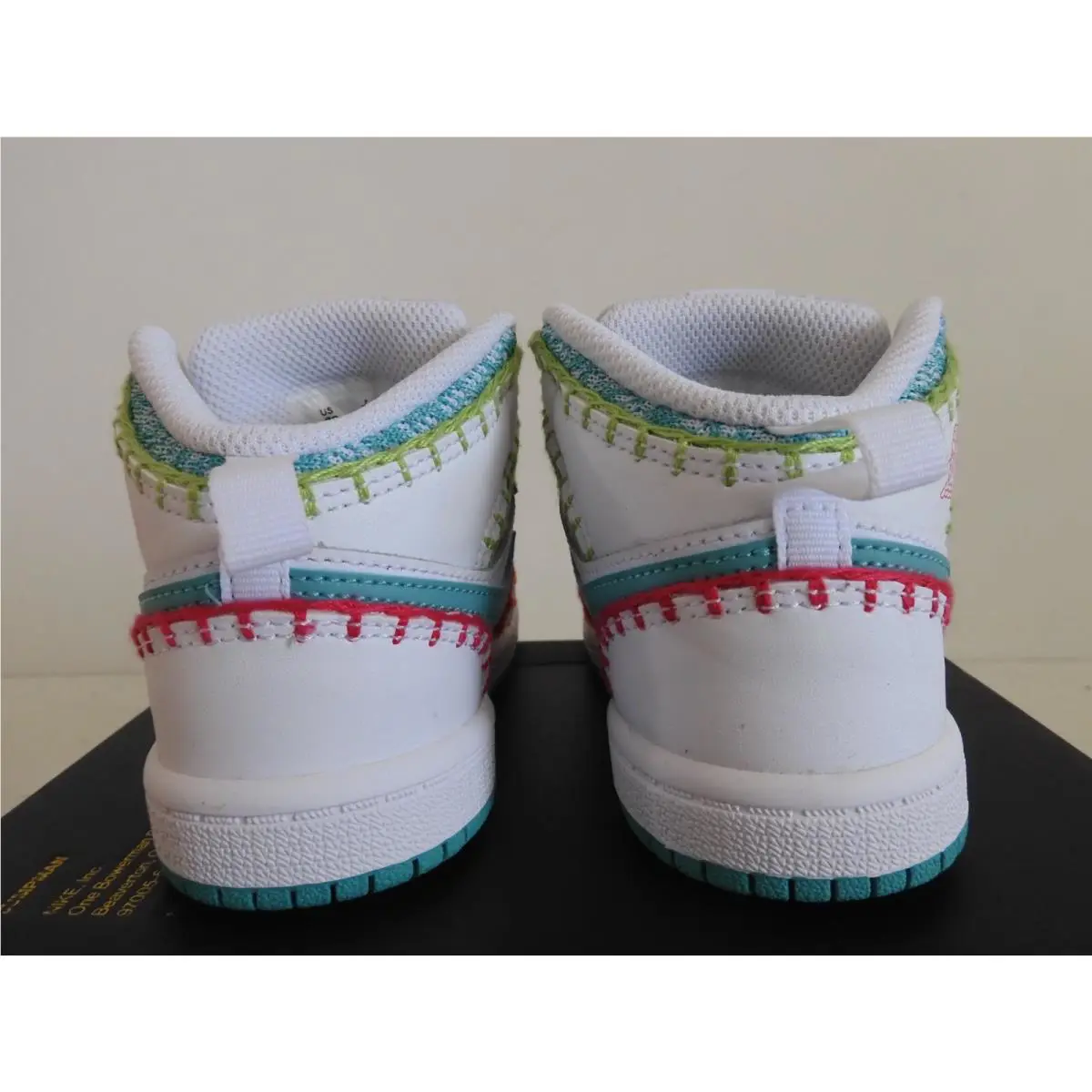 Nike shoes - Jordan 1 - White (UPC: 195869197272) 2