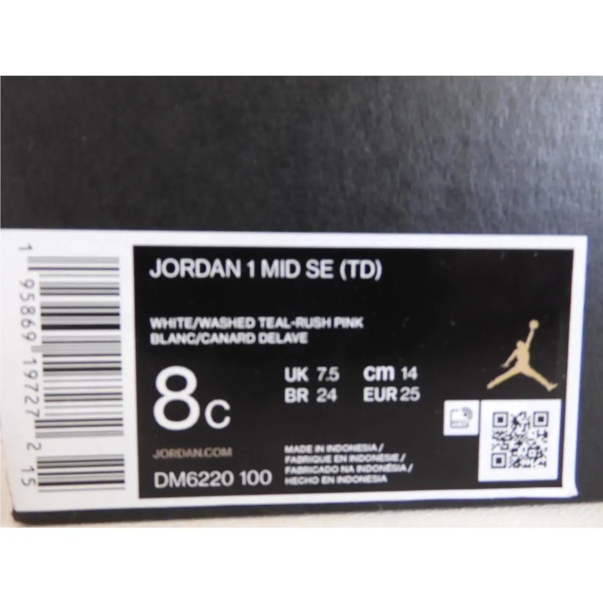 Nike shoes - Jordan 1 - White (UPC: 195869197272) 3