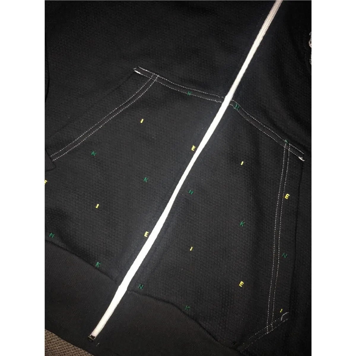 Nike clothing - Black (UPC: 091209942833) 0