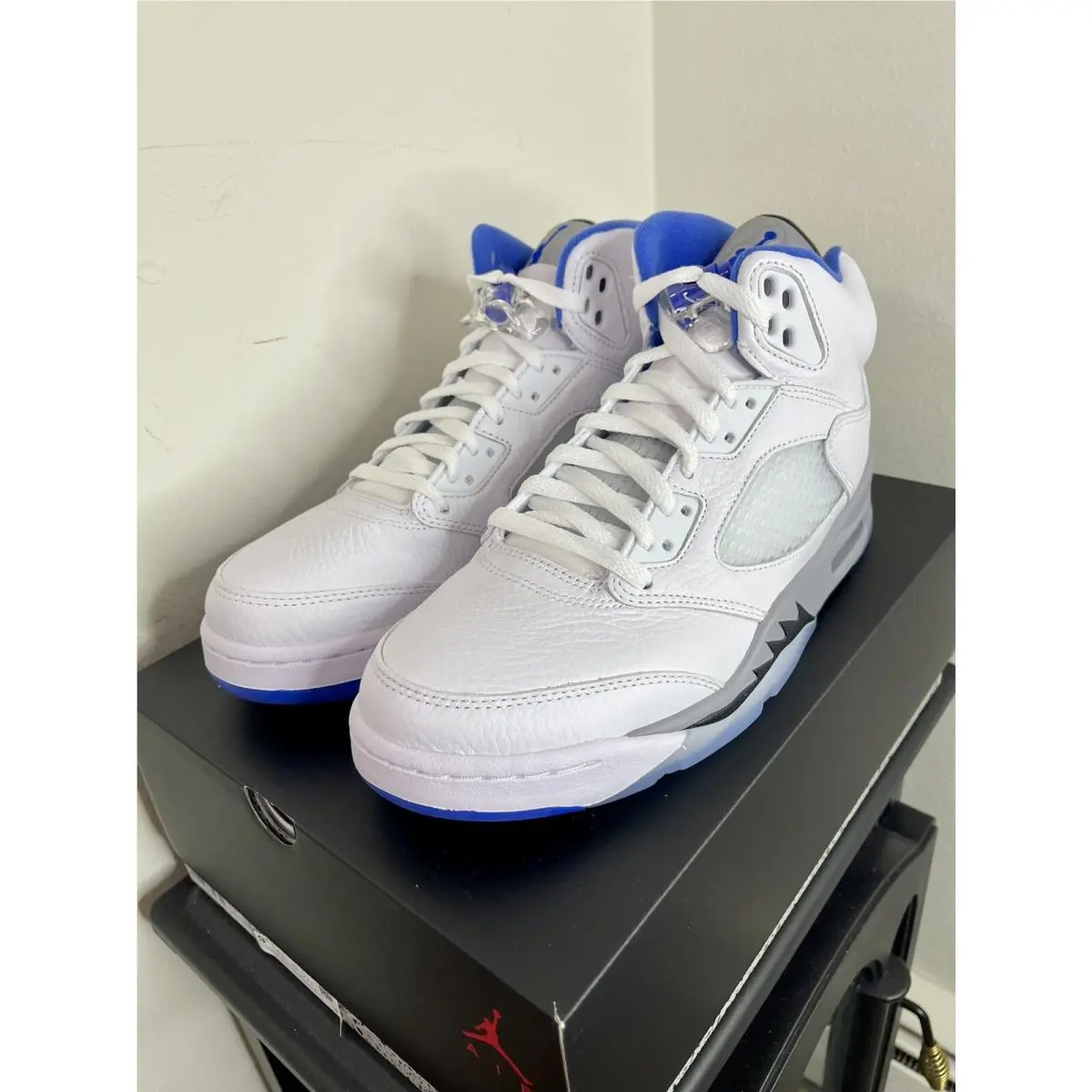 Size 9.5 Nike Air Jordan 5 Retro White Stealth DD0587-140 Ships Out Same Day
