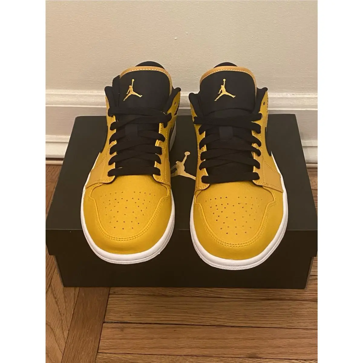 Nike shoes - Air Jordan 1 - Air - 553558-700 - Gold/Black 11