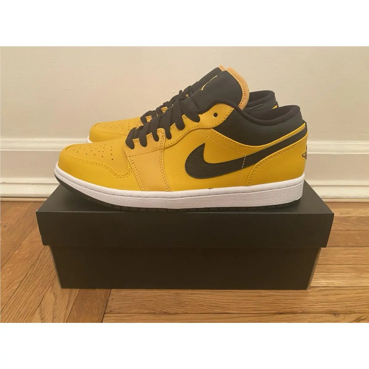 Nike shoes - Air Jordan 1 - Air - 553558-700 - Gold/Black 13