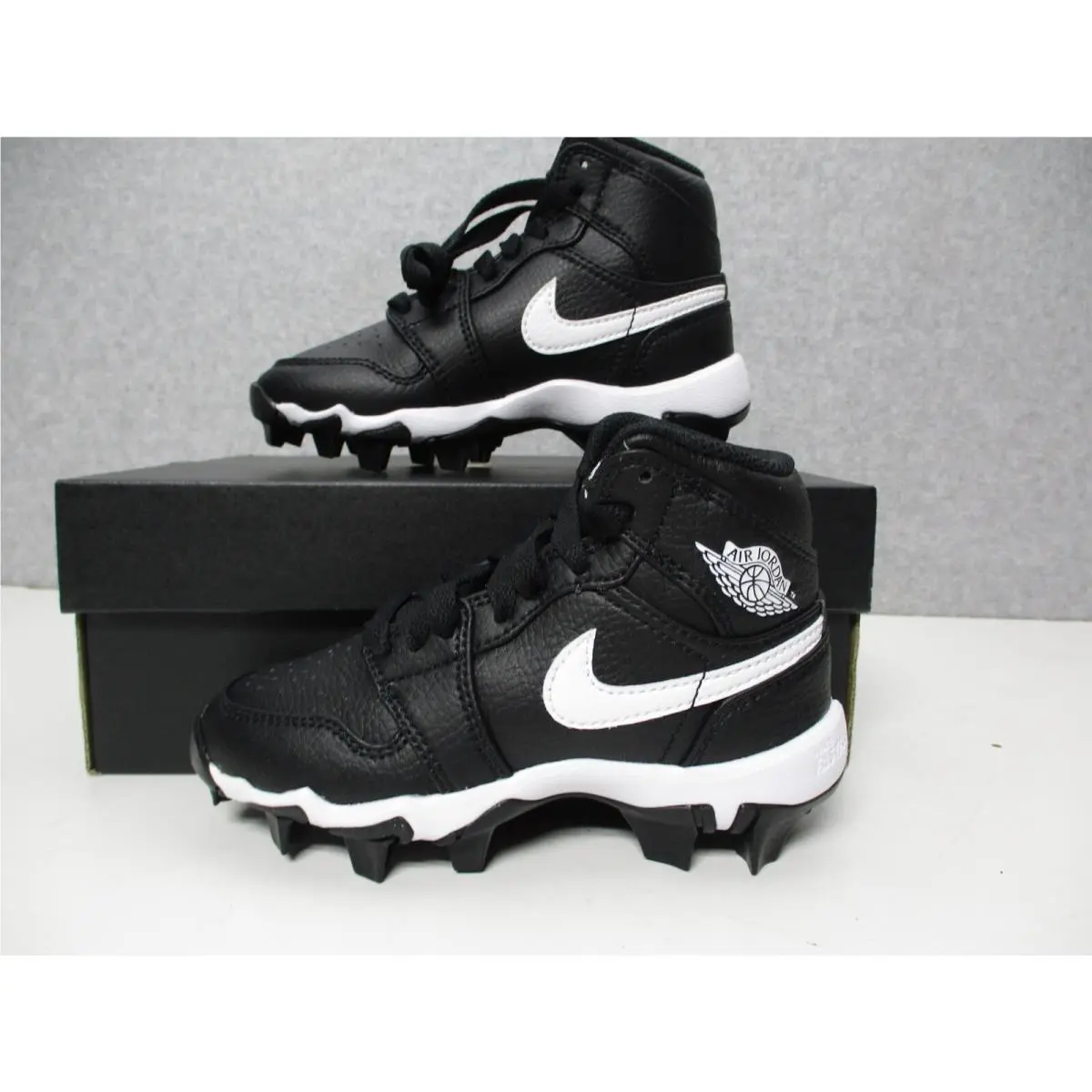 Nike Air Jordan 1 Mid Youth White Black Rubber Cleats Sz 10 C Football Baseball
