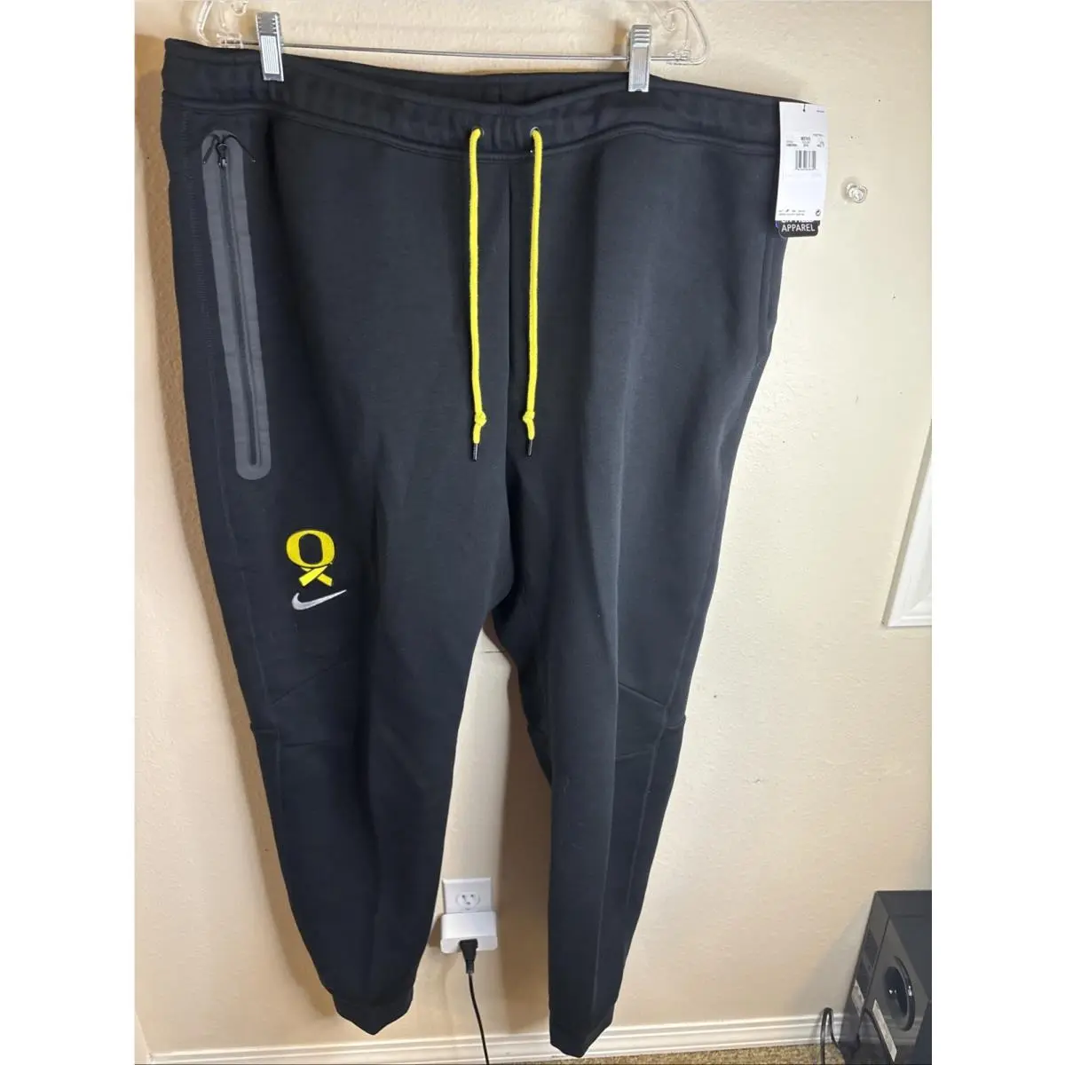 Nike 4XL Oregon Ducks Team Issue Pants Sweatpants Cancer Logo - Nike Slim Fit