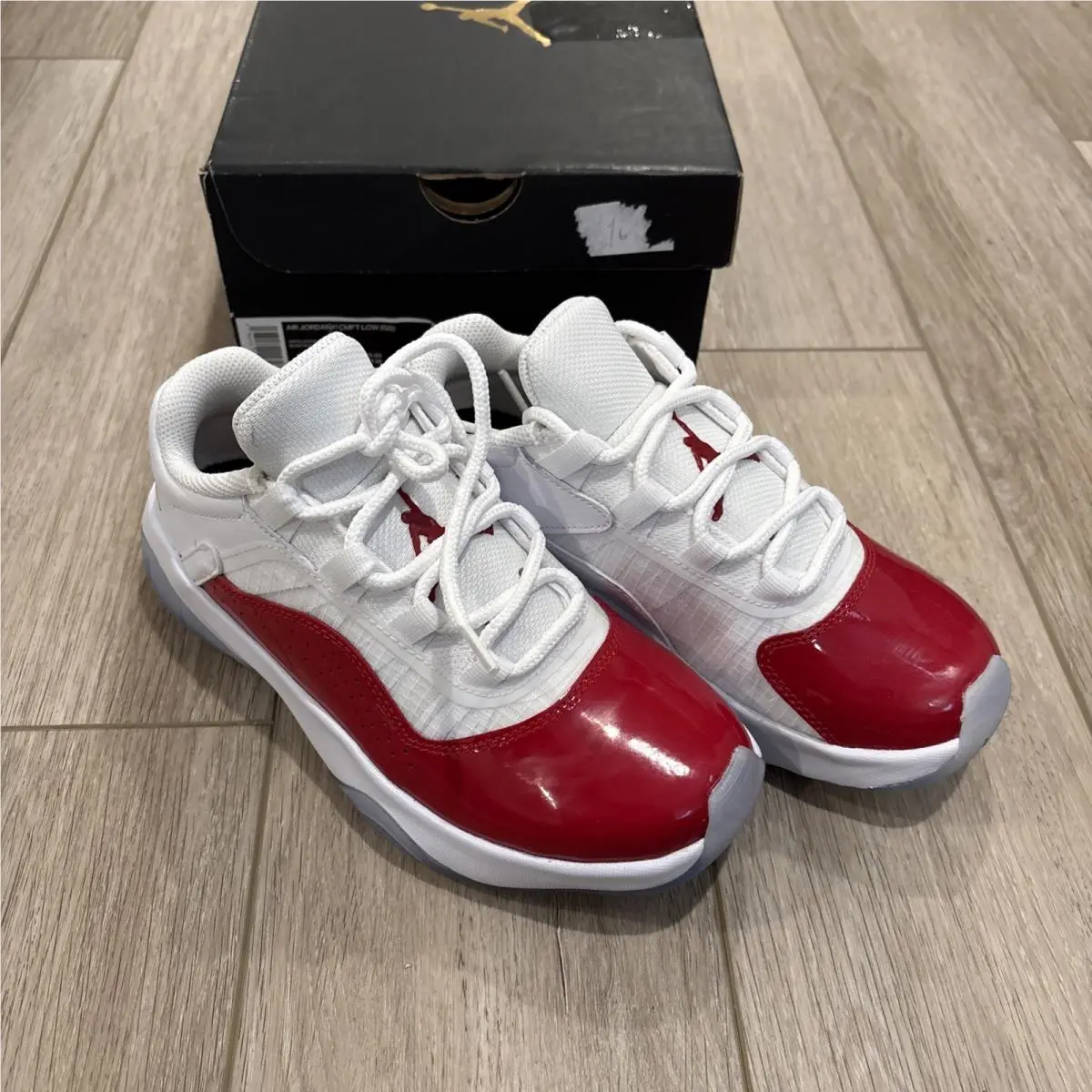 Nike Air Jordan 11 Cmft Low (gs) Air Jordan 11 Cmft Low GS White/red CZ0907-116 Fashion Shoes
