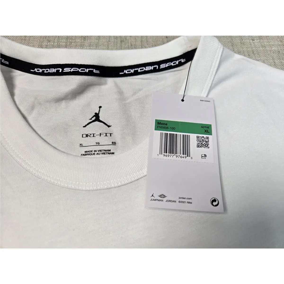 Nike clothing - White Black Yellow 11