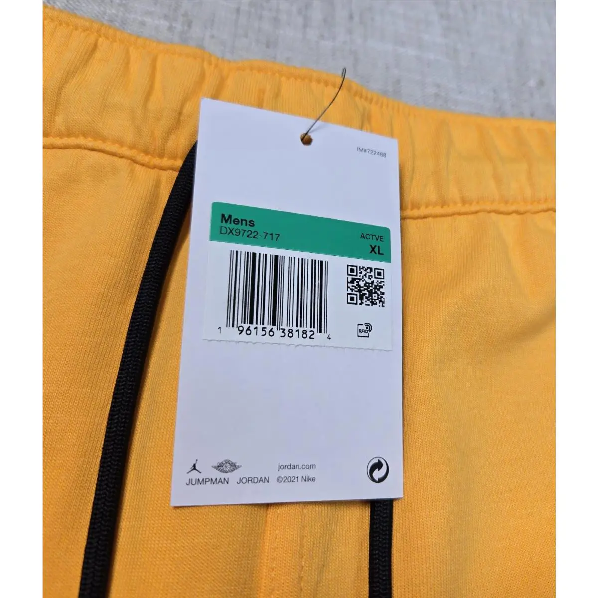 Nike clothing - White Black Yellow 12