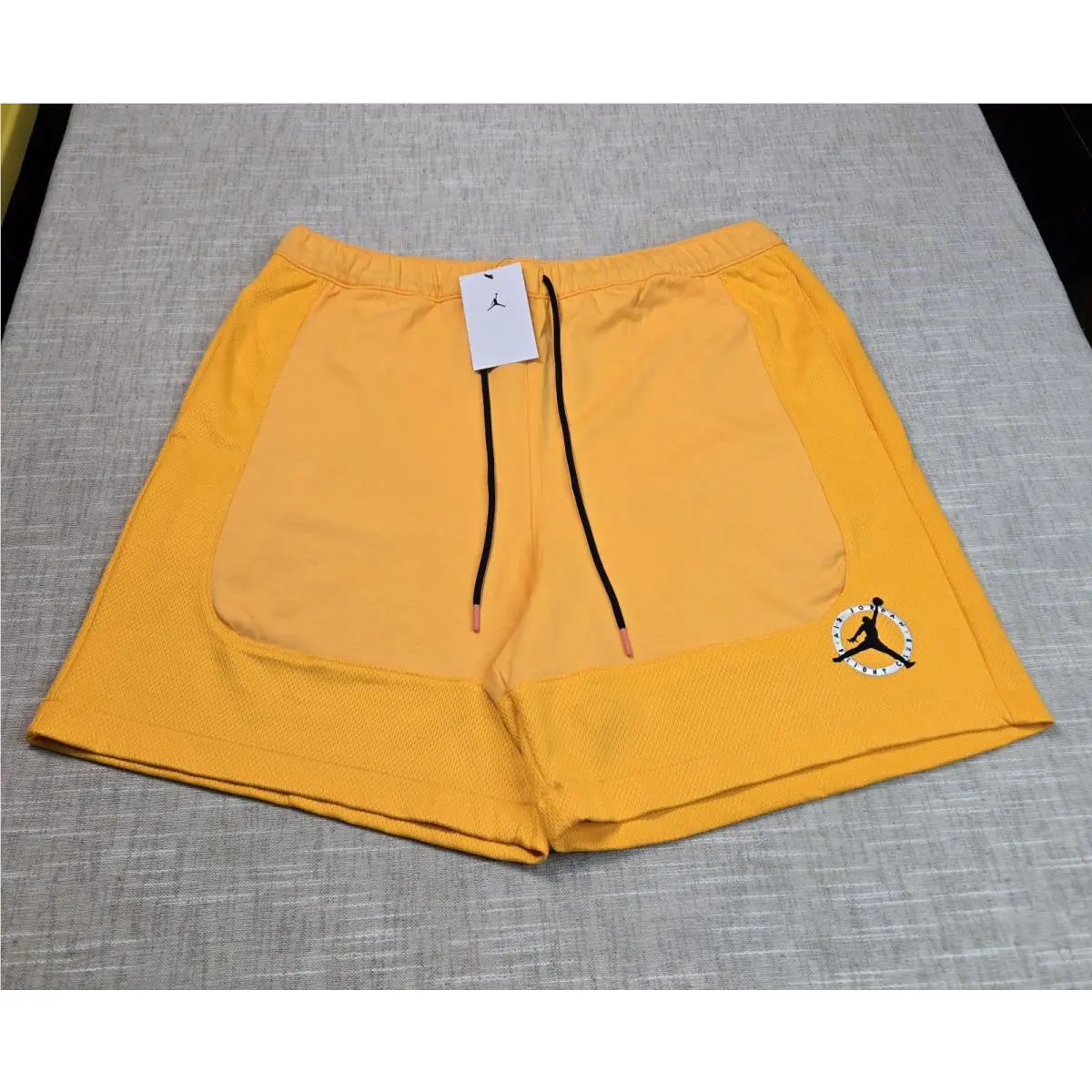 Nike clothing - White Black Yellow 1