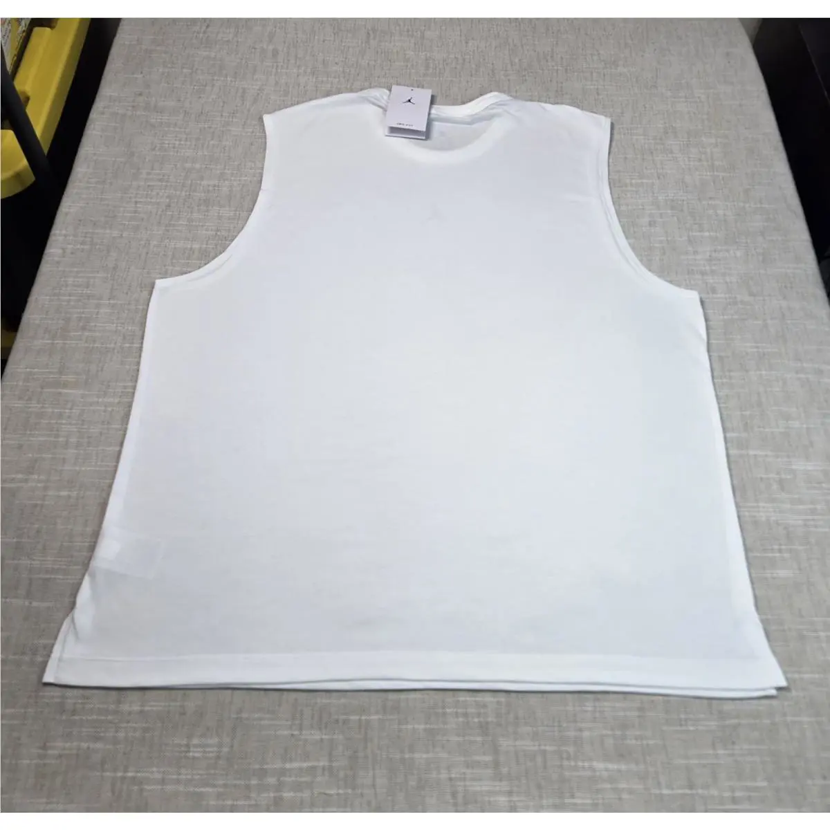 Nike clothing - White Black Yellow 3