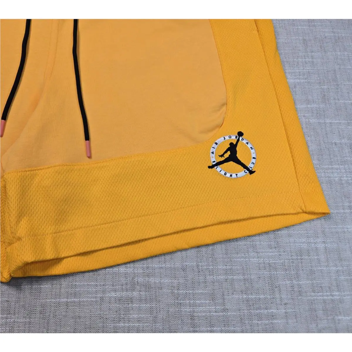Nike clothing - White Black Yellow 4