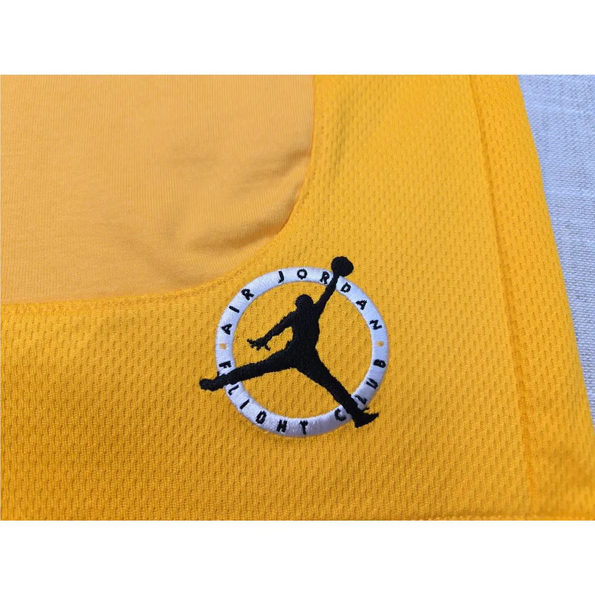 Nike clothing - White Black Yellow 5