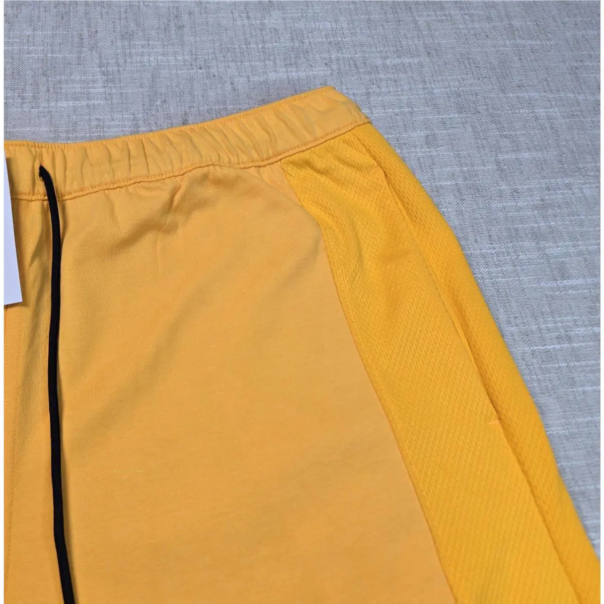 Nike clothing - White Black Yellow 7