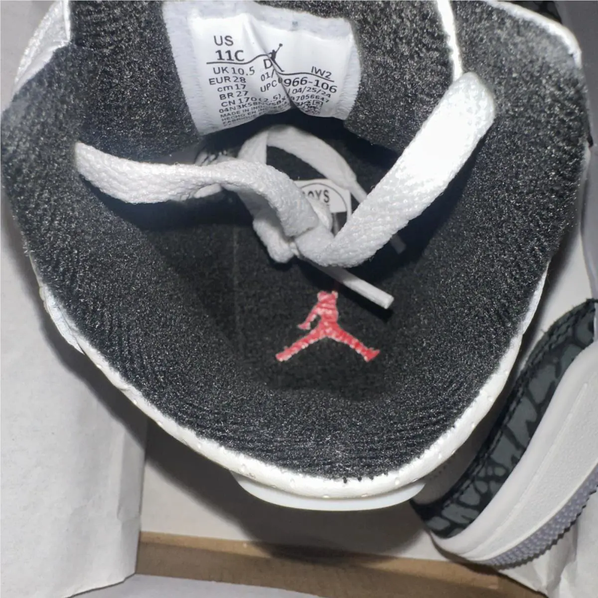 Nike shoes - Jordan 3 - White 3