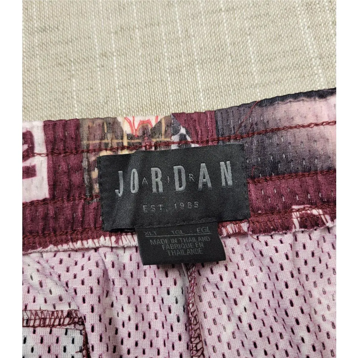 Nike clothing - NIKE Air Jordan GFX - Air GFX - AO9585-681 - Maroon Red White 10