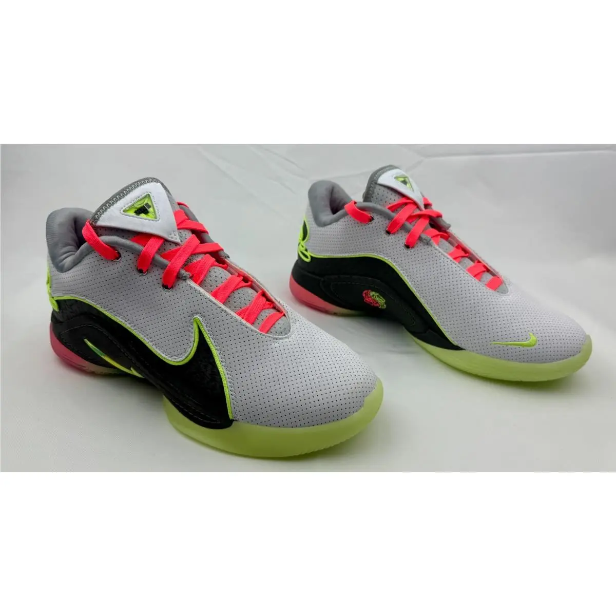 Nike shoes - Lebron XXII - Lebron XXII - FZ1094-101 - Multicolor 2