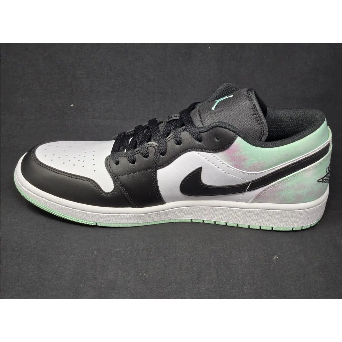 Nike shoes - White 2