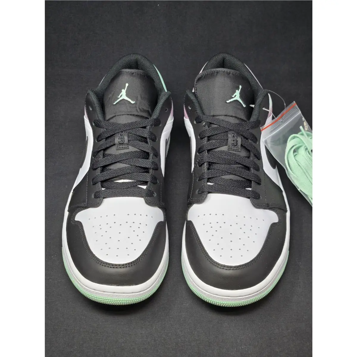 Nike shoes - White 3