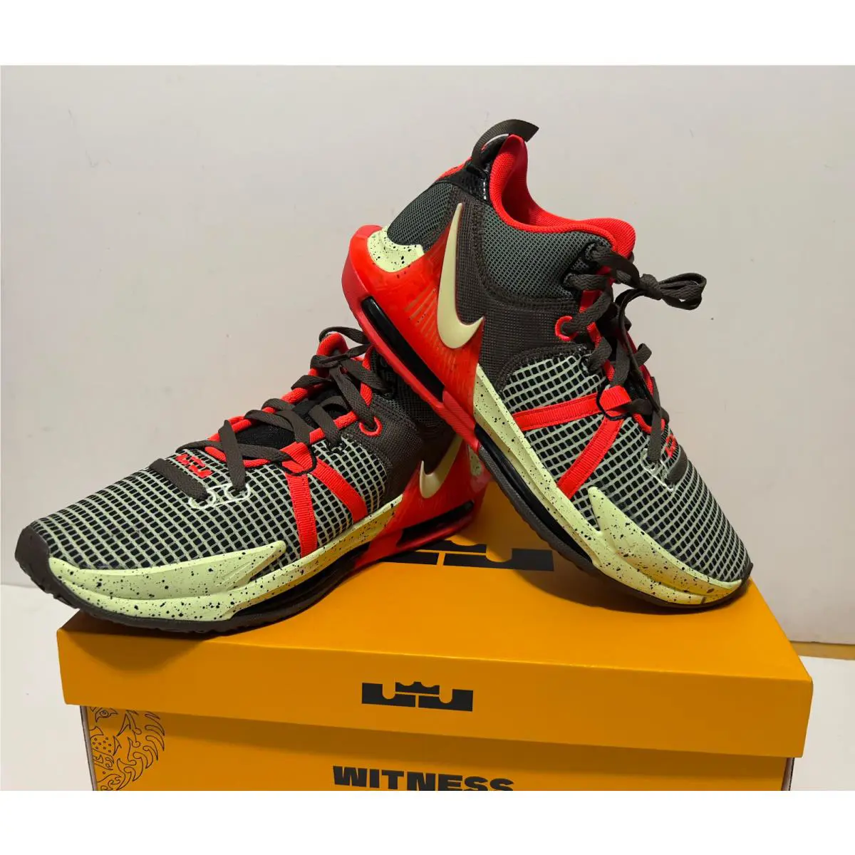 Nike shoes - Black/Bright Crimson/Alligator/Barely Volt 3