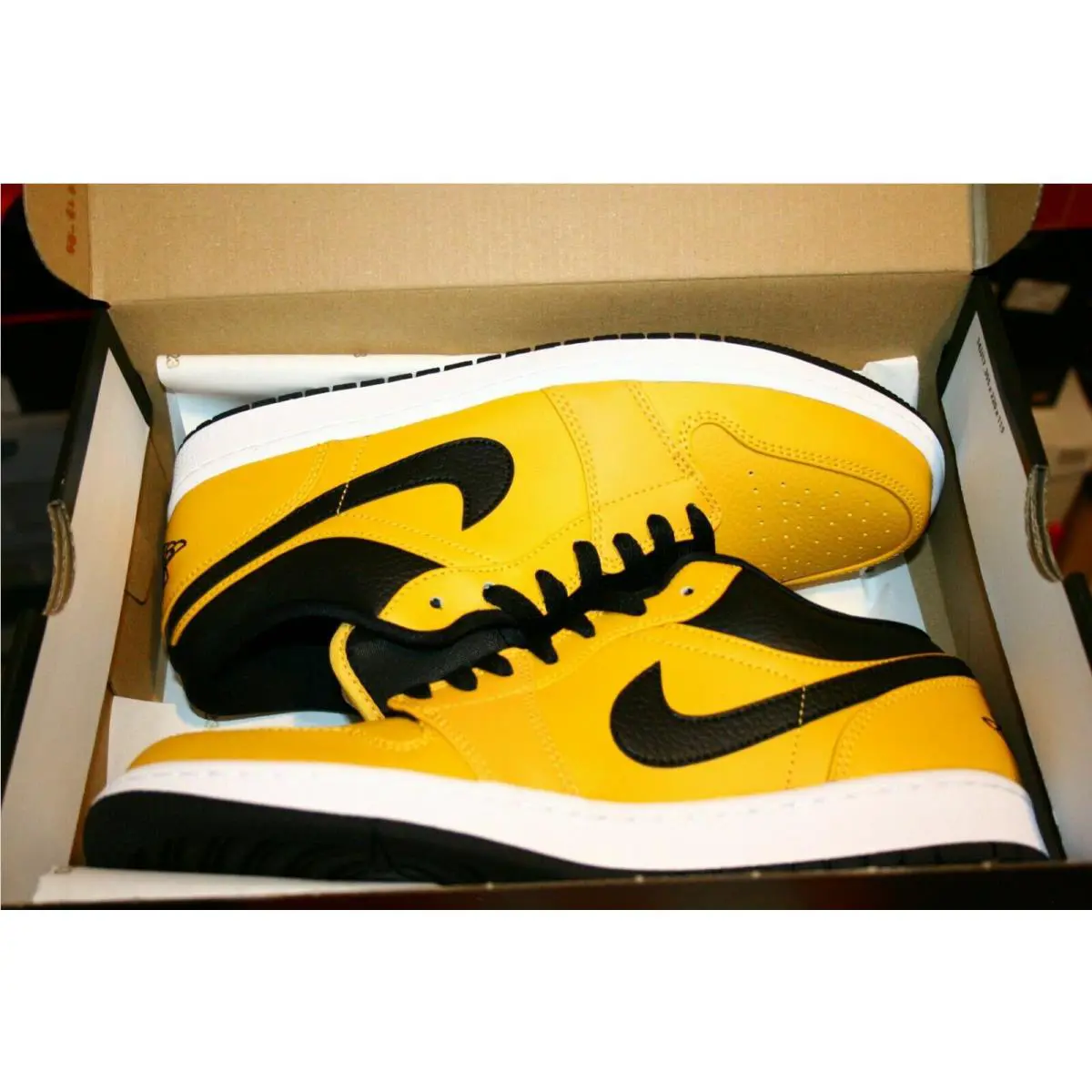 Nike shoes - 553560 700 - Gold 3