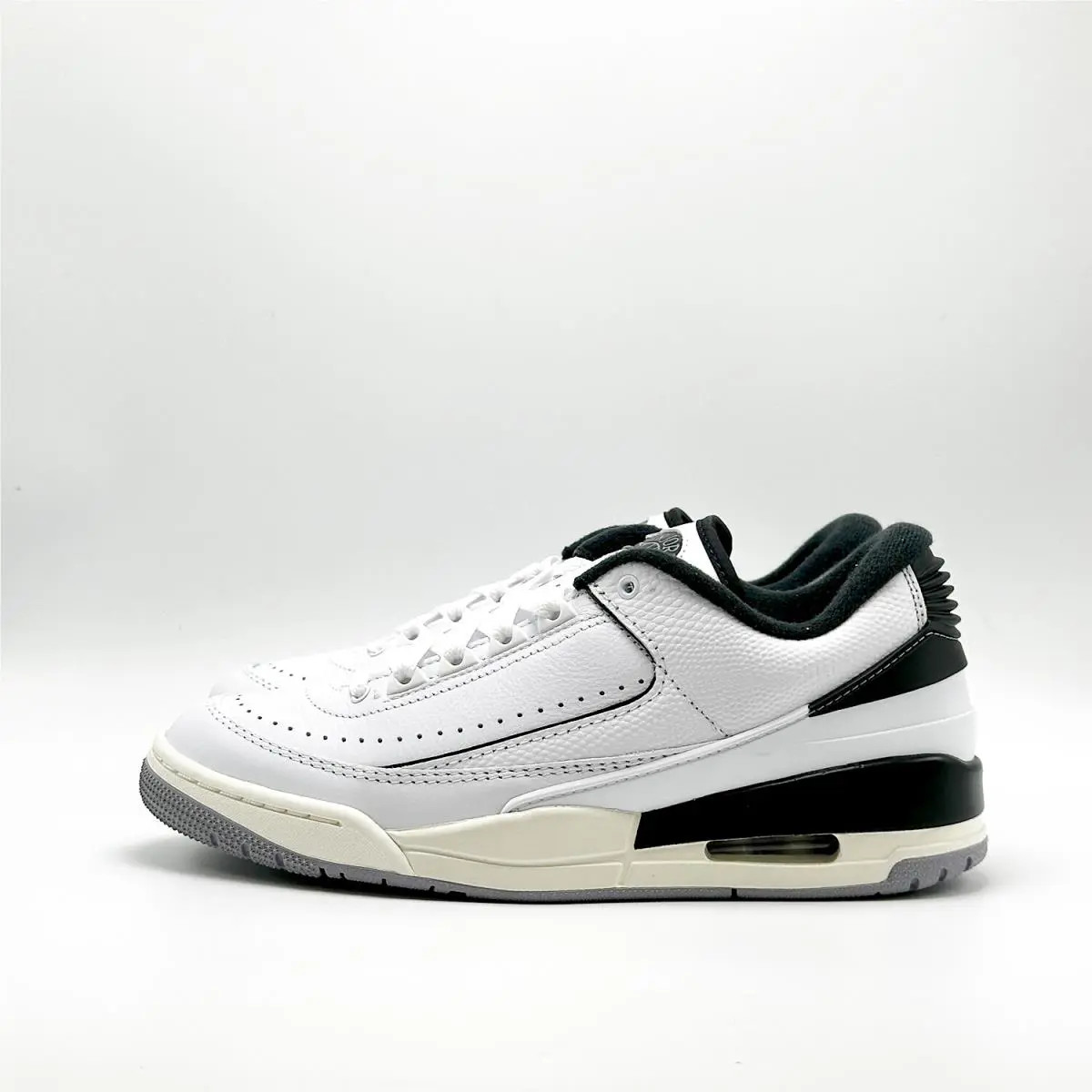 Nike shoes - JORDAN 2/3 - FD0383161 - White 0